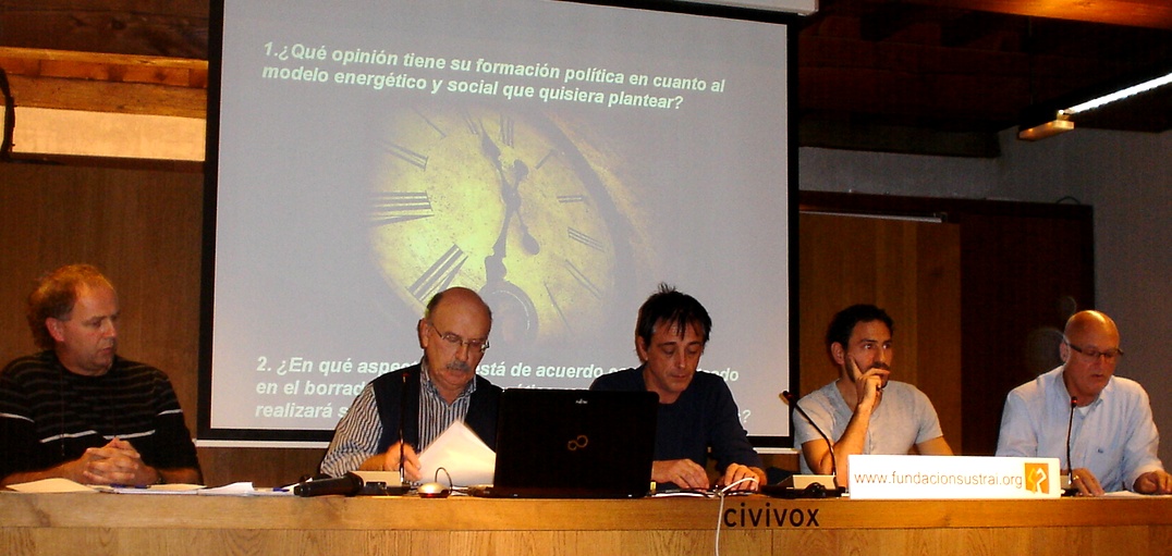 Un momento del debate, con los políticos participantes (de izquierda a derecha): EH Bildu, IE, Podemos, Geroa Bai y PSN